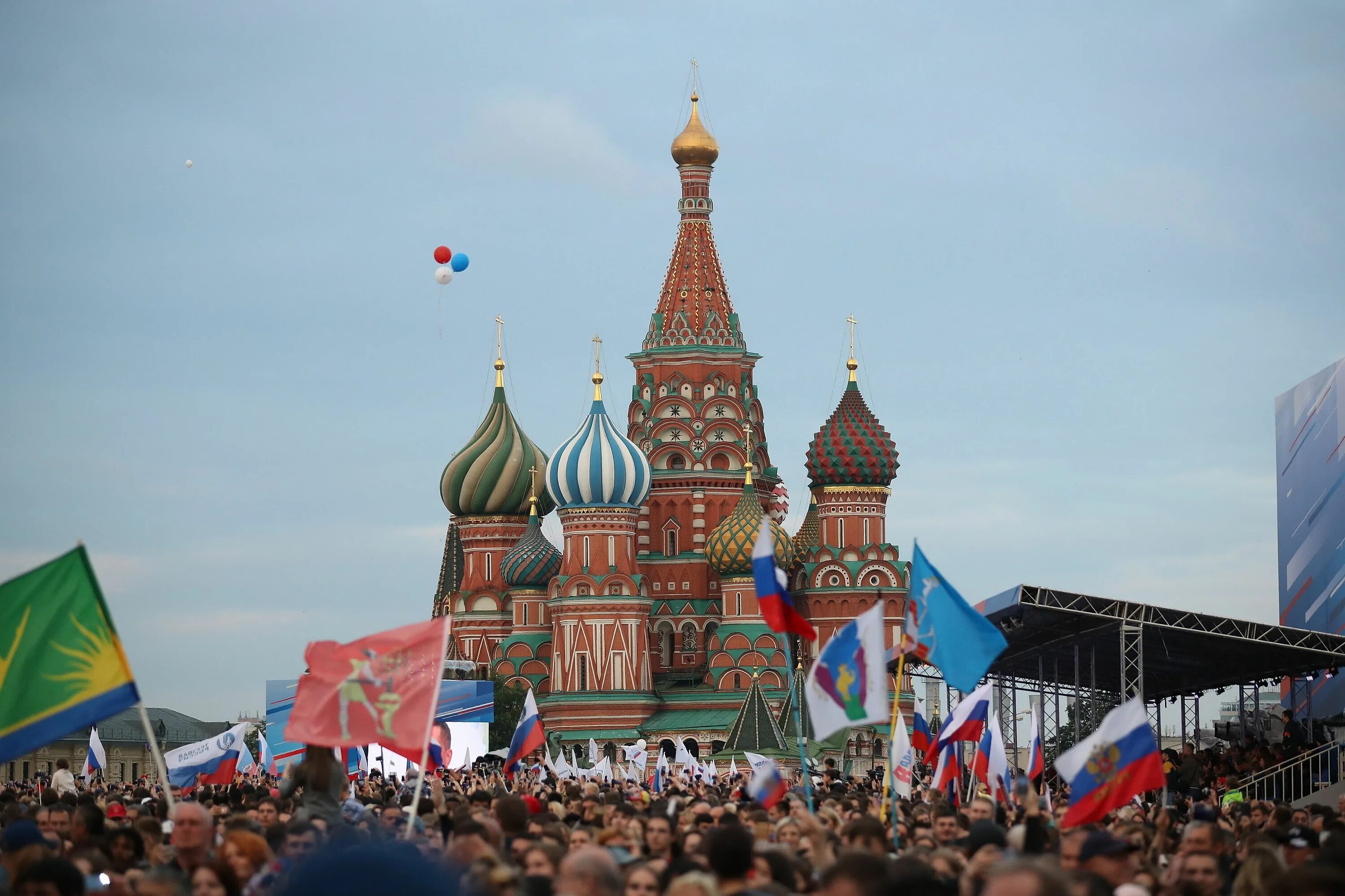 Красная площадь с флагом. Флаг России на красной площади. Россия 12. Independence Day Russia. 12 июня 2014