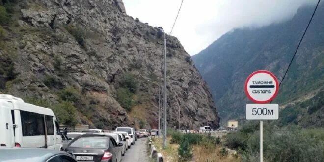 Пограничный пункт верхний ларс. Погранзастава верхний ларс. Кпп верхний ларс на карте. Таможня грузии верхний ларс. Верхний ларс очередь на границе.