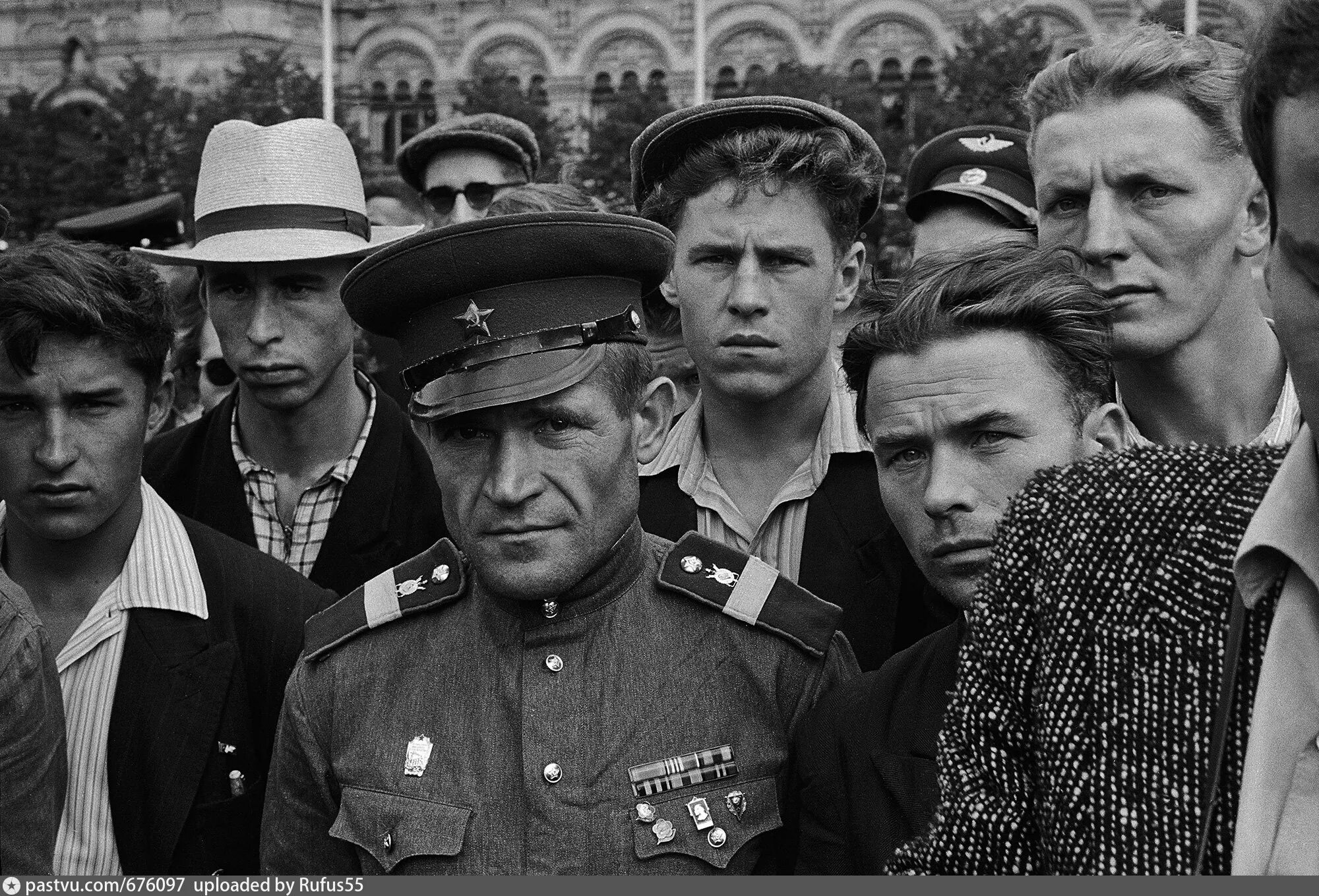 50 х годах в государстве. Фотограф харрисон форман 1959. Очередь за книгами в ссср. 50е 60е года в ссср. 50 х годах в государстве.