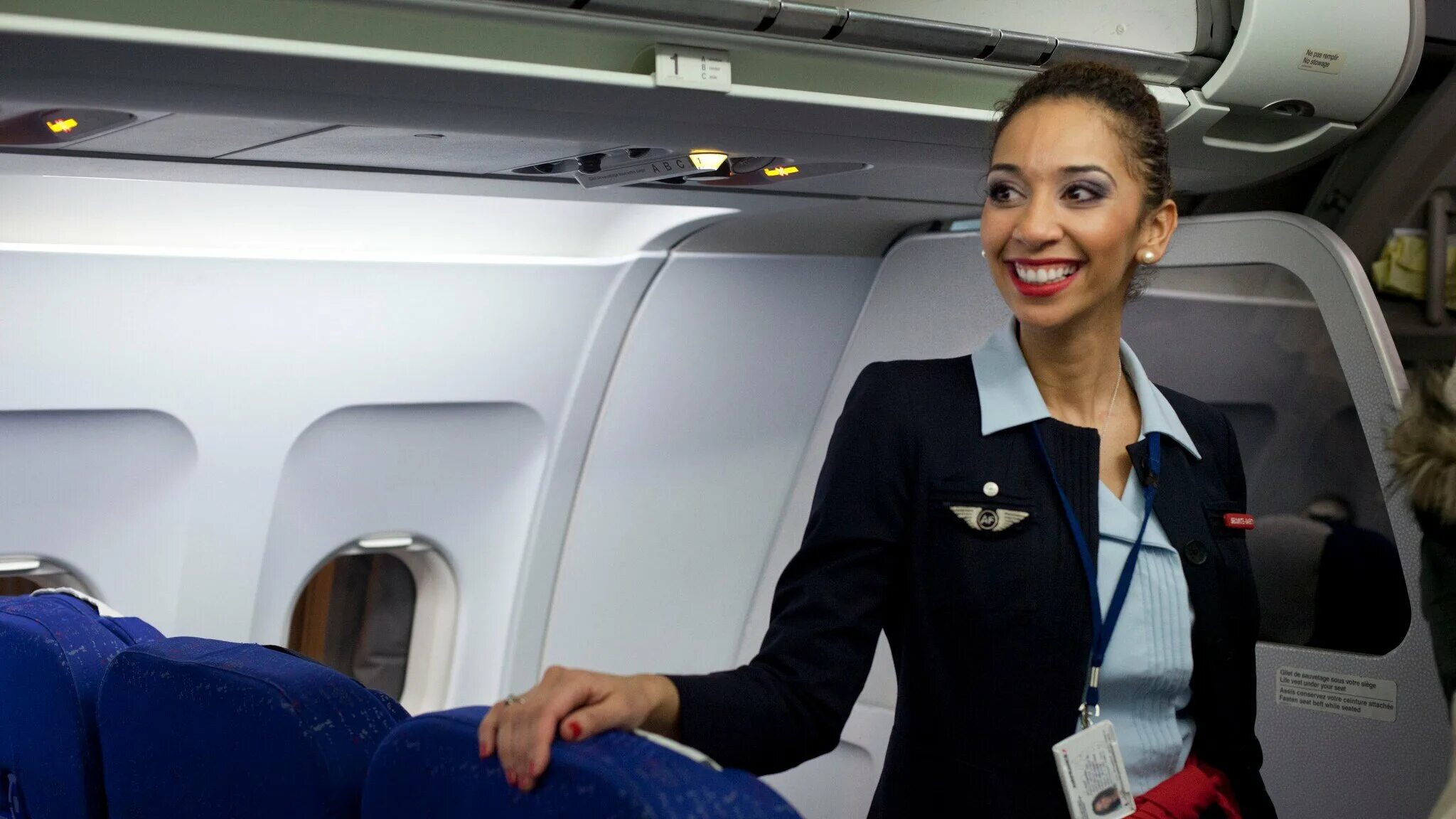 Стюардесса сериал 2022. Смотрим со стюардессой. Смотрим со стюардессой. Анни аврора стюардессы. Стюардесса софия аэрофлот.