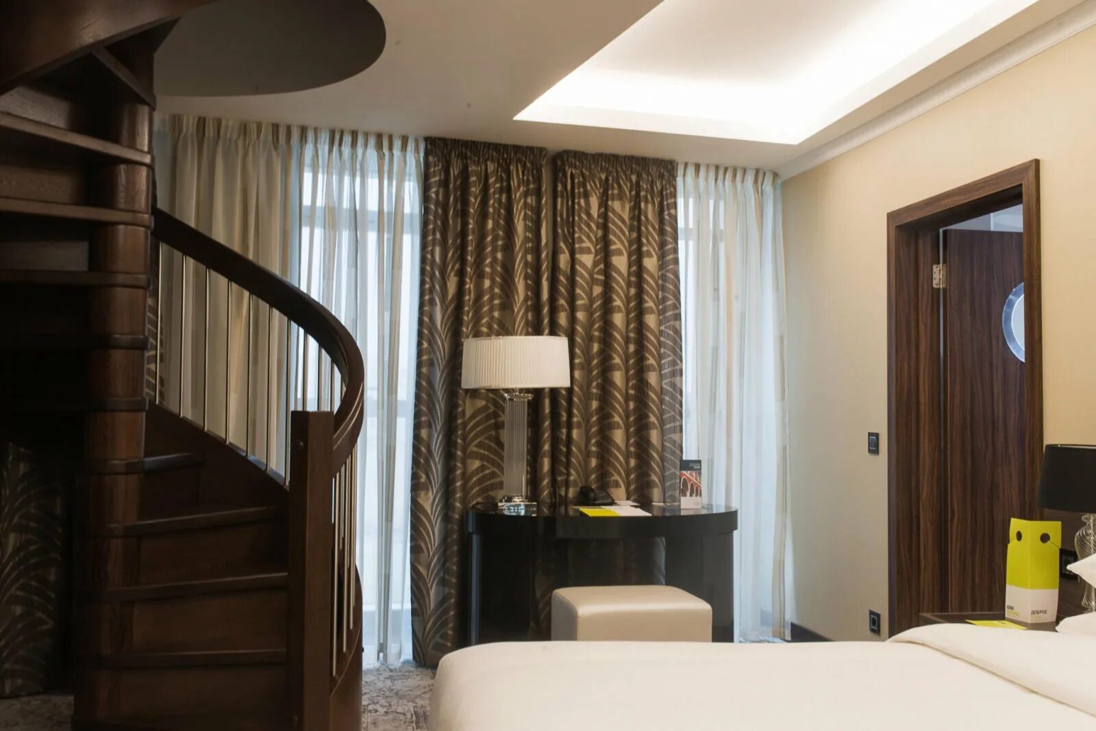 Four points by sheraton kaluga. Президентский люкс шератон калуга. отель фор поинтс калуга. гостиница «four points by sheraton» 5* калуга. шератон калуга номера.