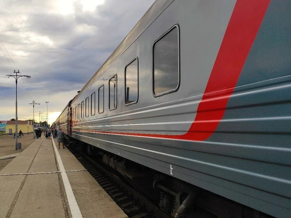 Есть ли в поезде архангельск. Поезд Поморье Москва Архангельск. Фирменный поезд Поморье. Поезд Котлас Архангельск. Котлас Урдома Пригородный поезд вагоны.