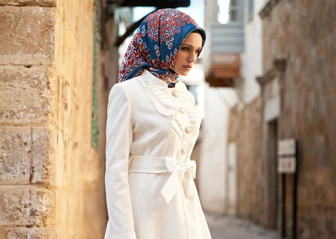 Мусульманская ткань. Мусульманская одежда для женщин. Современная мусульманская одежда для девушек. Стильные мусульманки. Красивые платья для мусульманок.