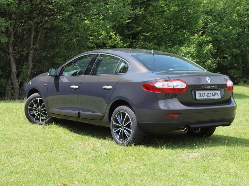 Тюнинг рено флюенс. Renault Fluence sportway. Рено Флюенс 2012. Renault Fluence Tuning. Рено Флюенс sportway 2014.