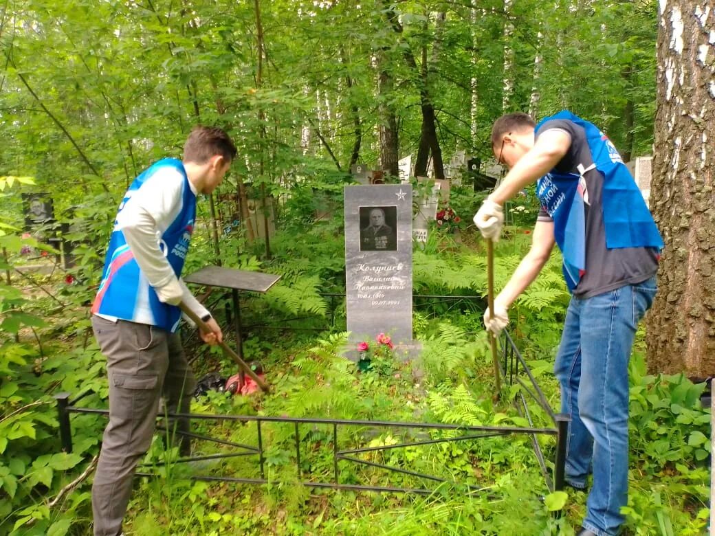 Памяти новосибирской области. Благоустройство памятных мест и воинских захоронений. 22 Апреля субботник на могилах бойцов. Субботник на могилах бойцов в Астрахани.