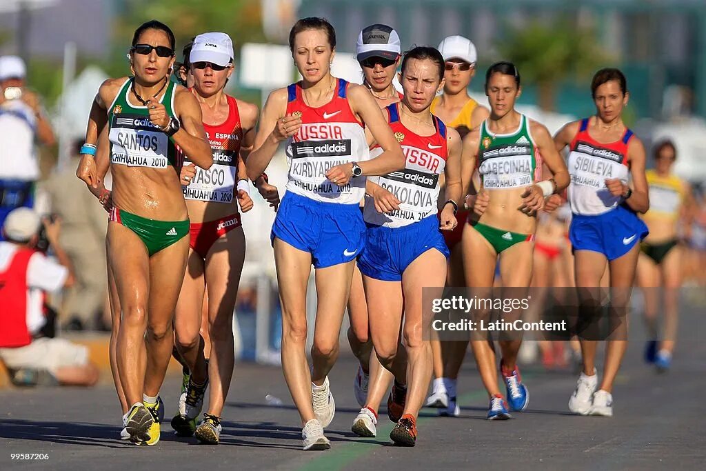 Спортивная ходьба в легкой атлетике. Соревнования по спортивной ходьбе. Легкая атлетика ходьба. Легкоатлетическая ходьба. Олимпийская спортивная ходьба.