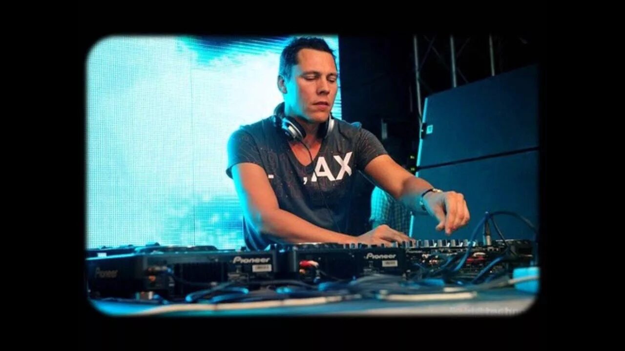 Everything mp3. Диджей Тиесто Осеево. DJ Tiesto 1997. Tiesto 2010. Тиесто диджей 2023.