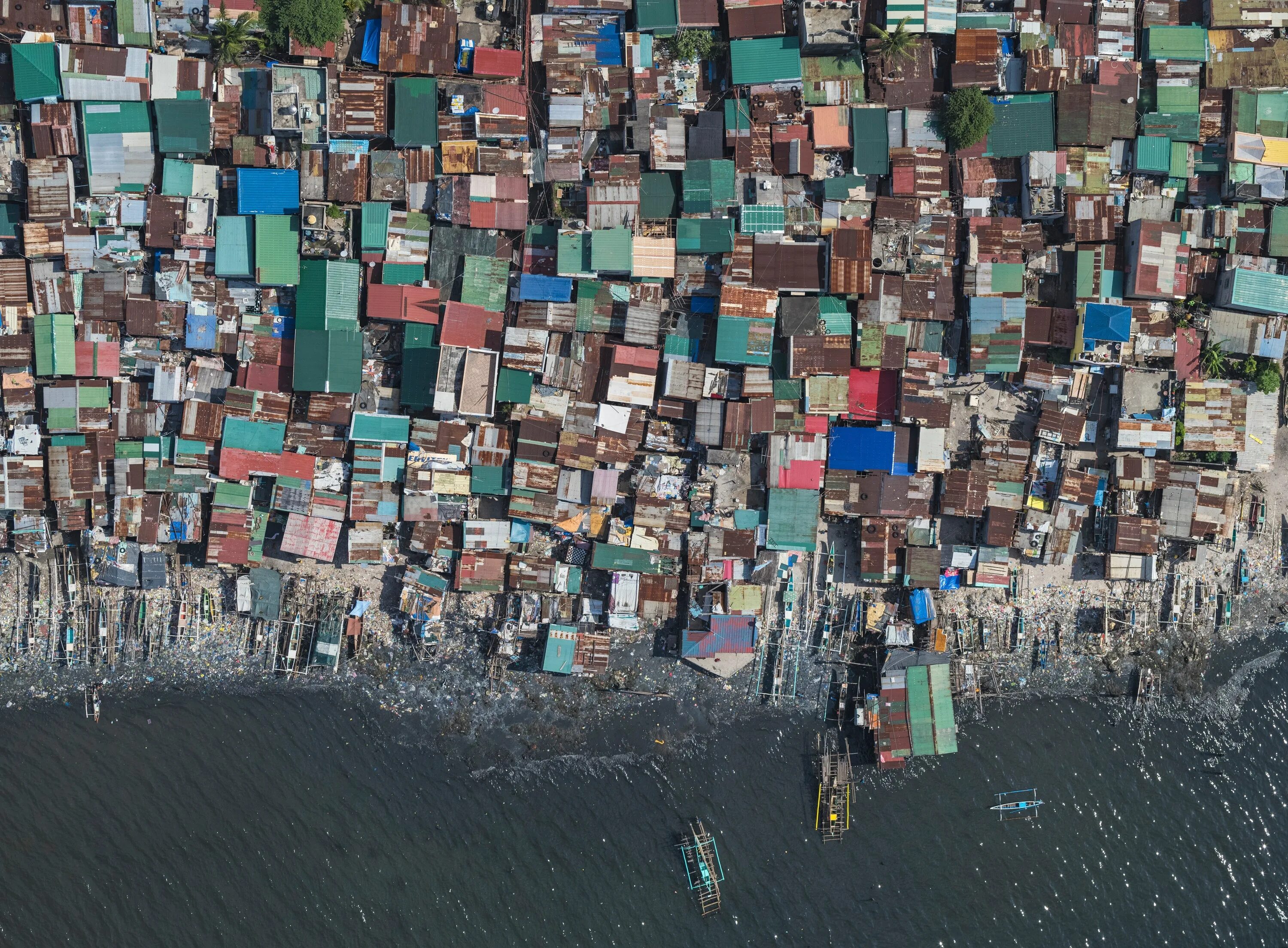 Манила Филиппины трущобы. Самый густонаселенный остров Шанхай. Плотность населения Манилы. Вьетнам гетто. Само густонаселенные страны