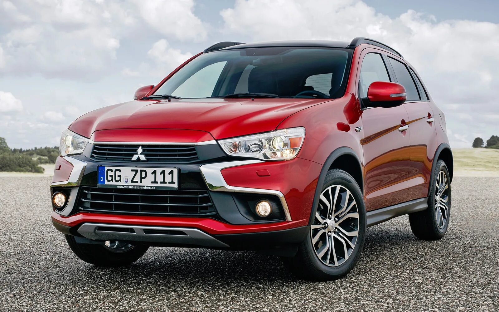 Mitsubishi ряд. Mitsubishi ASX 2017. Митсубиси АСХ 2016. Митсубиси ASX 2016. Кроссовер Митсубиси АСХ.