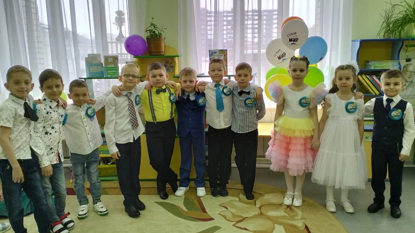 платье на выпускной в детский сад. детский садик. дети на выпускном в детском саду. выпускной в детском саду. выпускной в детском саду в стиле.