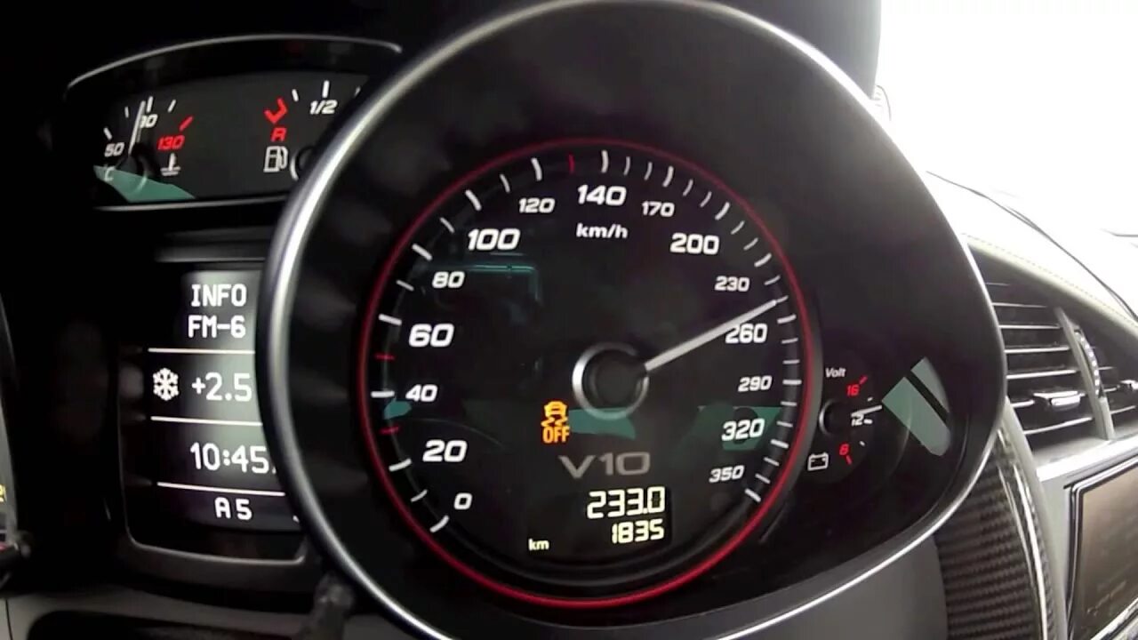 До скольки км в час разгоняется. Audi r8 спидометр. Спидометр Audi r8 Plus. Ауди р 8 скорость. Audi 0-380 km/h.