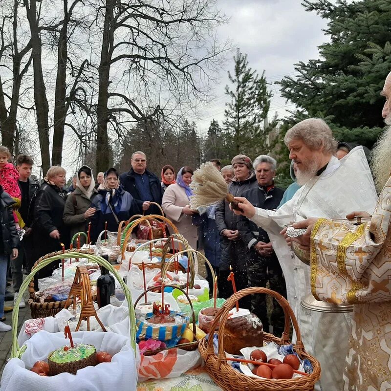 Великая суббота Пасха. Пасхальное утро. Освящение Пасхи в Звенигороде. Поздняя пасха в этом году