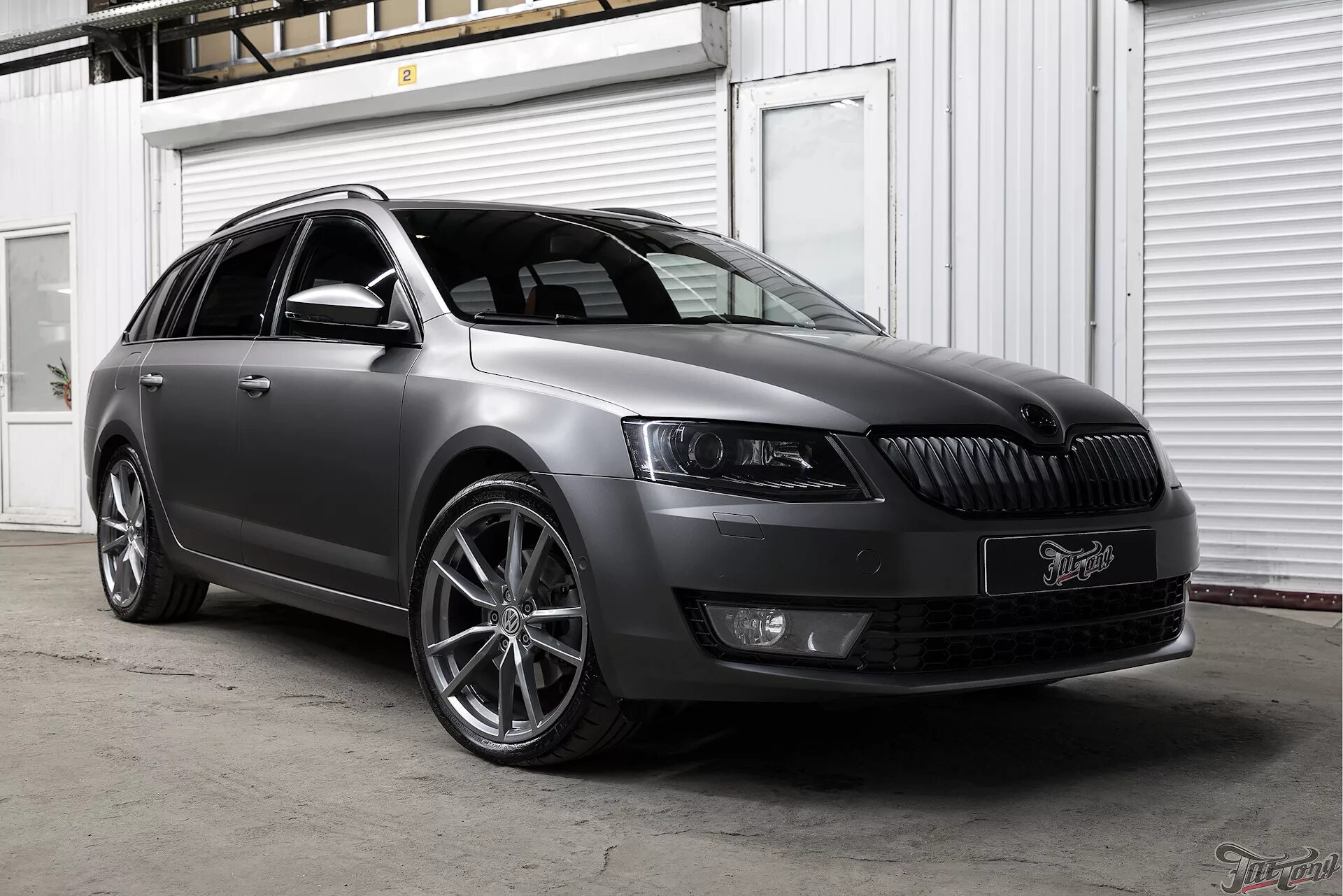 Octavia a7 цвета. Skoda octavia combi a7 black. skoda octavia a7 серая. skoda octavia a7 матовая. skoda octavia a7 grey side.