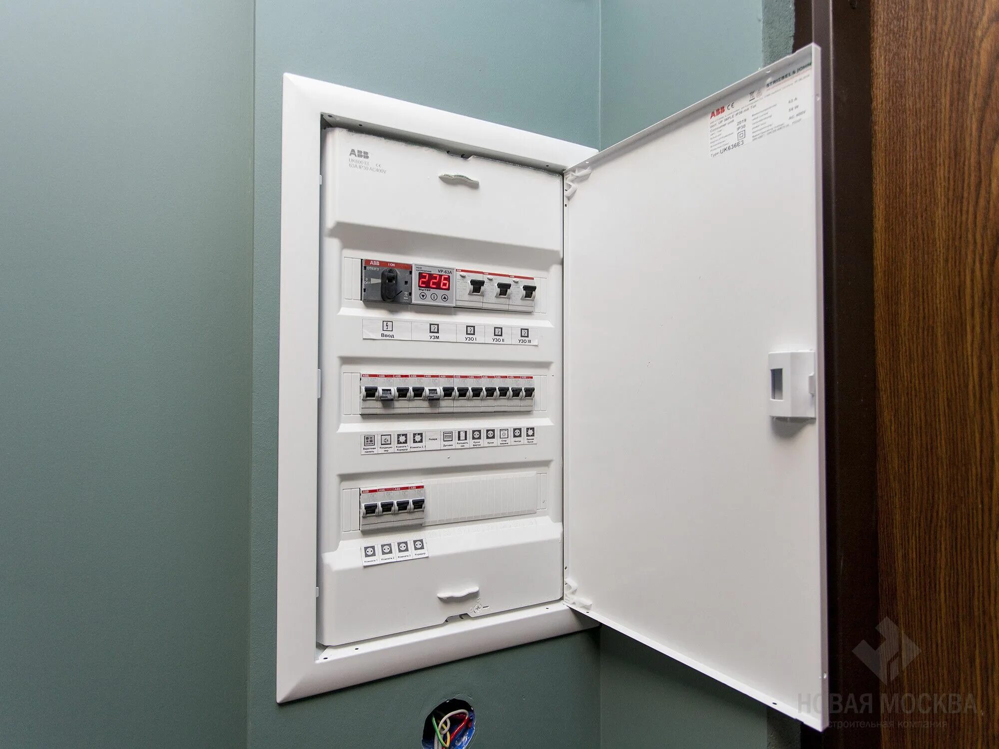 Щит abb uk600. Электрощит abb uk600. Электрощит abb uk600 36. Abb 600. Комбинированный щит abb uk600.