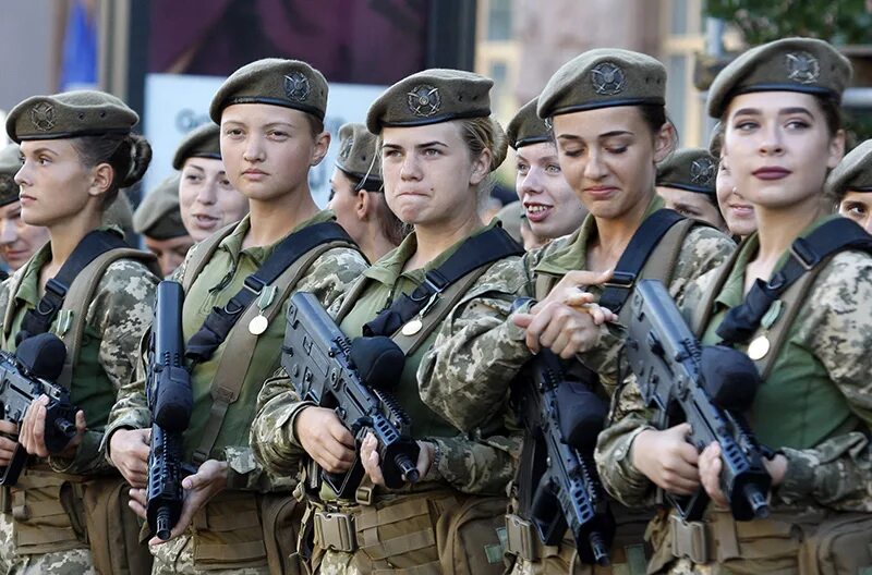 Женщины в армии Украины. Украинские девушки военные. Женщины военнослужащие Украины. Военнообязанные девушки.