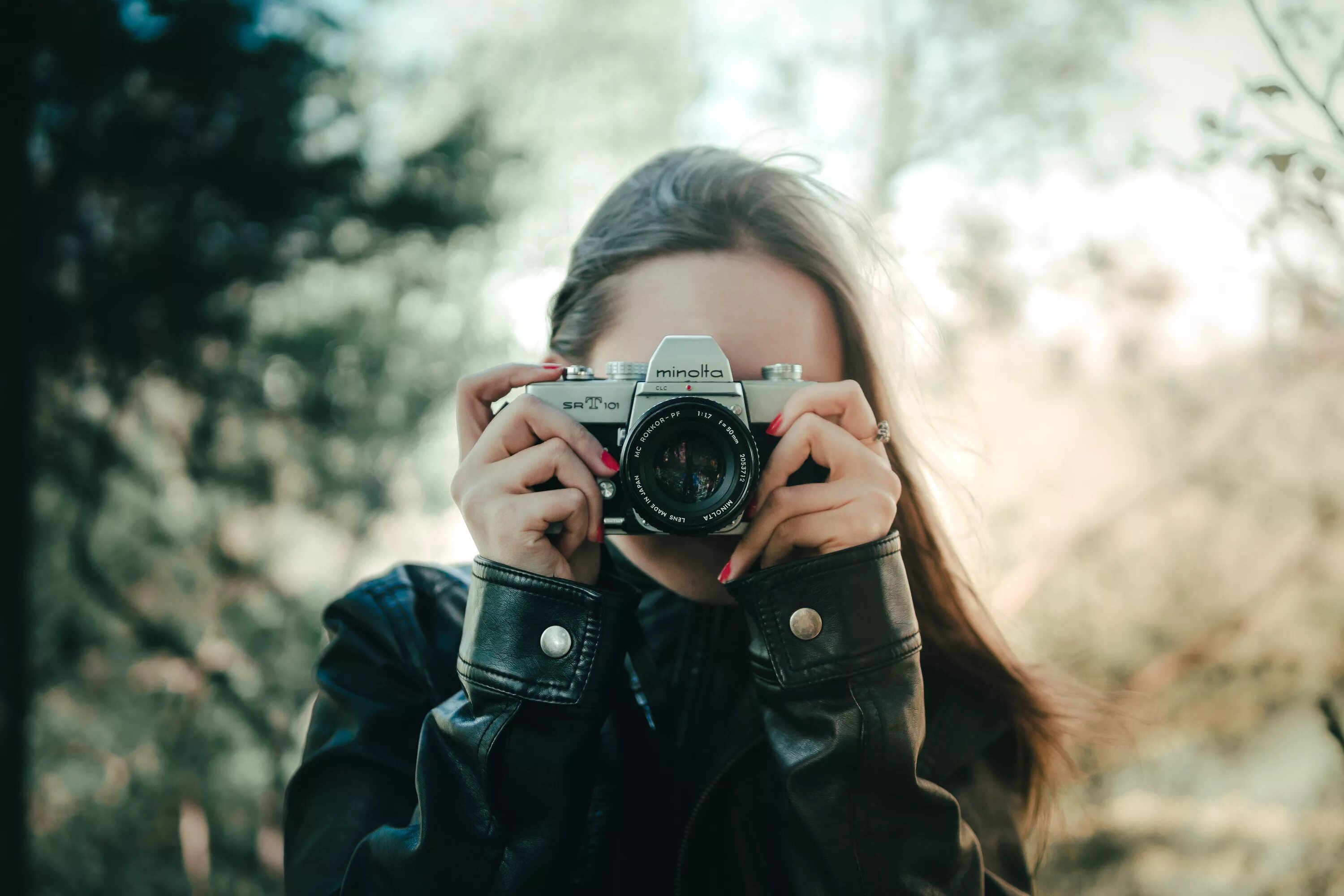 Девушка фотограф. Девушка с фотокамерой. Красивый фотоаппарат. Фотосессия с фотоаппаратом. Meow camera