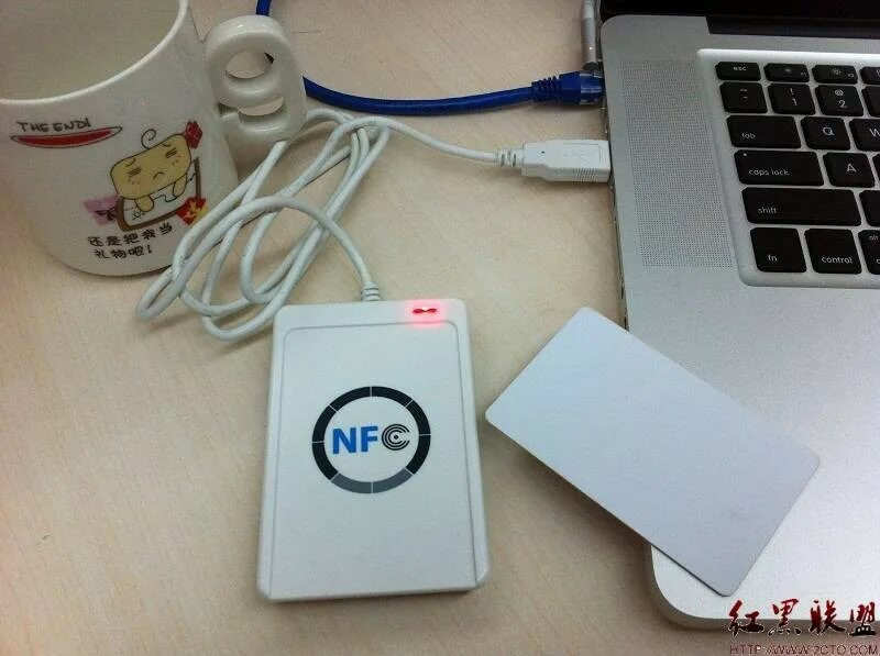 Nfc writer. Считыватель смарт-карт acr122 NFC. NFC RFID Reader. NFC программатор. Программатор для NFC карт.