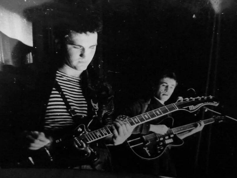 Александр махнач юго запад. Группа юго запад. Обложки альбомов панк групп. Панк-рок-группы "юго-запад" игорь фролов. Вокалист группы юго запад.