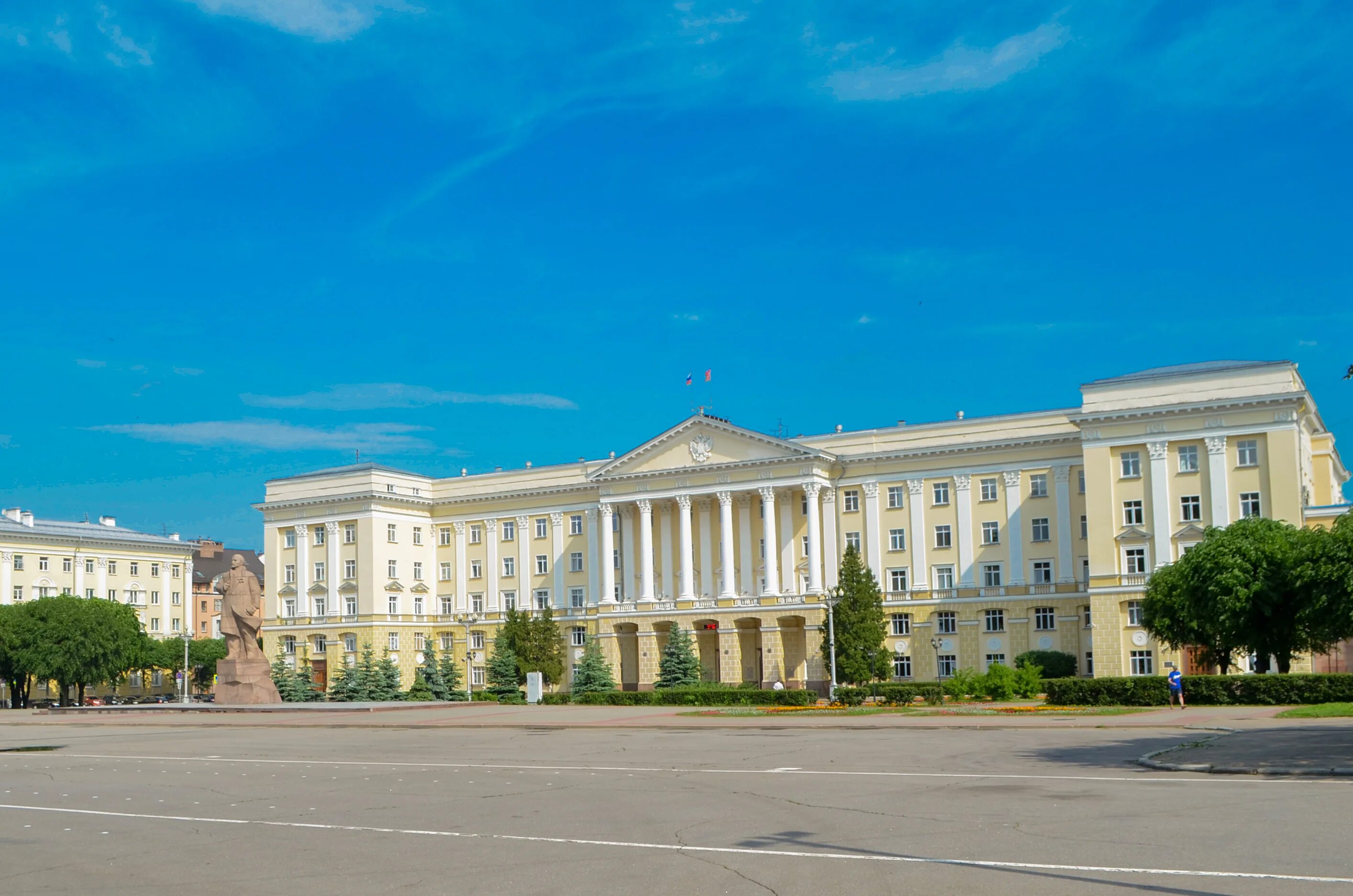 Дом советов смоленск. Дом советов смоленск 1935. Дом советов смоленск. Здание администрации смоленска. Дом советов серый.