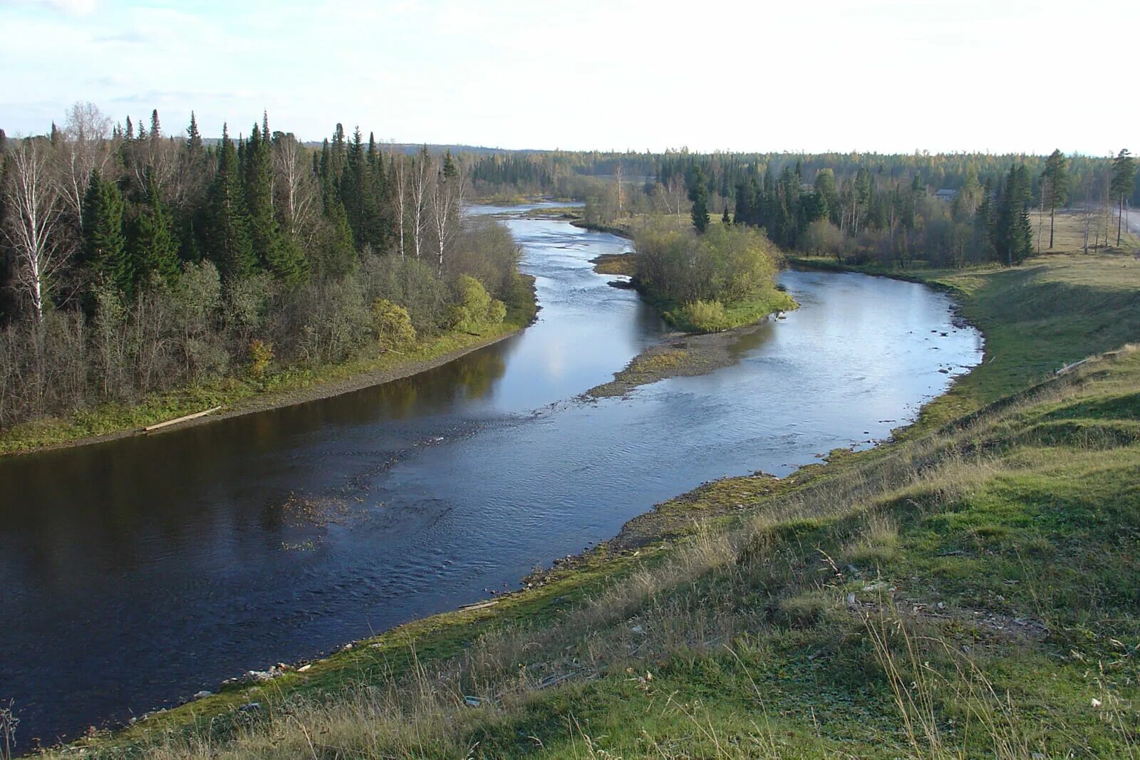 Какие водные объекты находятся в свердловской области. Река Сосьва Свердловская. Урал поселок Сосьва. Река Сосьва Свердловская область Серовский. Посёлок Сосьва Свердловская.