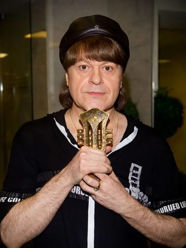 сколько певцу виктору королеву. певец королёв виктор. виктор королев 2021. виктор королев. сколько певцу виктору королеву.