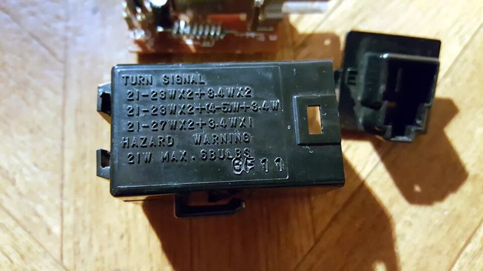 Реле поворотников - Volkswagen Golf Mk2, 1,6 л, 1989 года другое DRIVE2