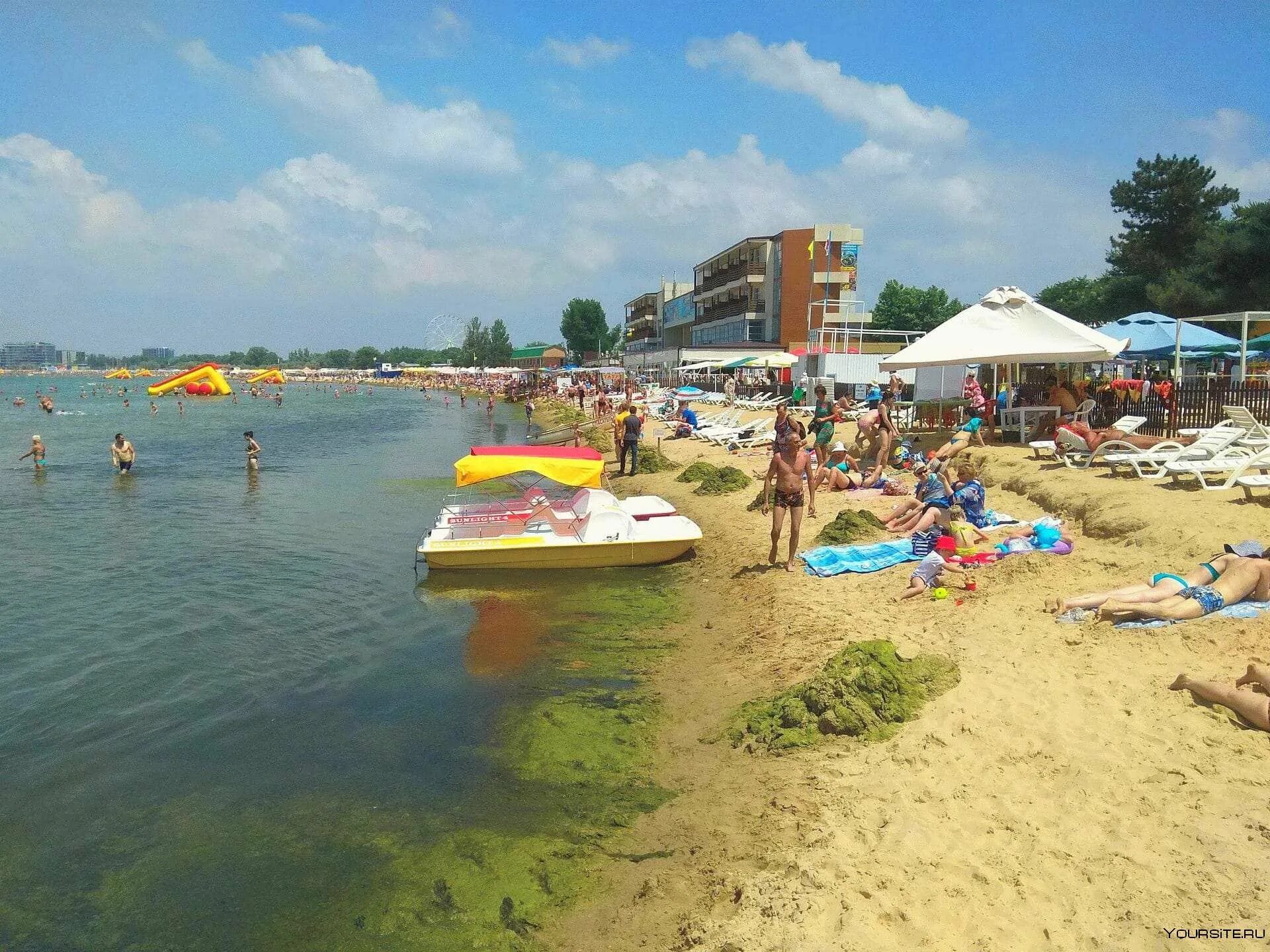 Черное море анапа витязево. Пляж джемете анапа 2020 август. Пляж инжир крым. Море фрукты. Море в анапе в августе 2022.