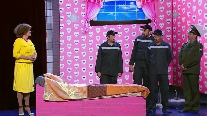 Уральские пельмени гифки. Уральские пельмени тюрьма. Уральские пельмени 1996. Уральские пельмени про тюрьму мясников и рожков. Уральские пельмени видео извинение.