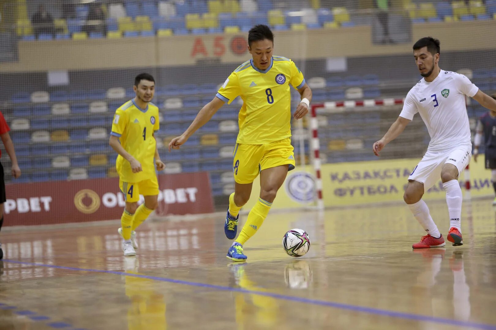 Оразов казахстан. Оразов футболист. Футболист сборной казахстана. Биржан кабылбаев. Сборная казахстана по мини футболу.