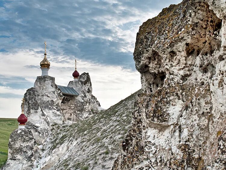 Пещерный монастырь в Костомарово. Костомаровский монастырь Дивногорье. Спасский женский монастырь в Костомарово Воронежской области. Пещерный храм Костомаровский Спасский монастырь Воронежской области.