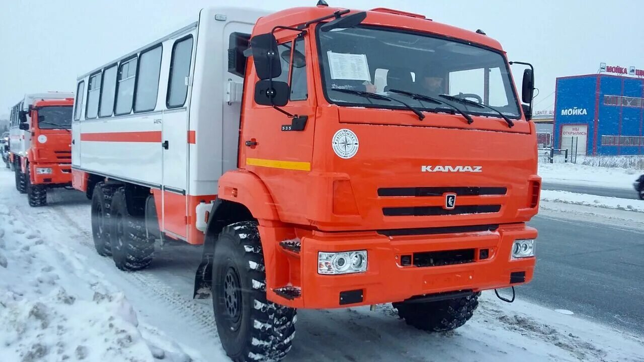 Камаз 43118 15. КАМАЗ 43118 вахтовка. КАМАЗ вахта НЕФАЗ 43118.