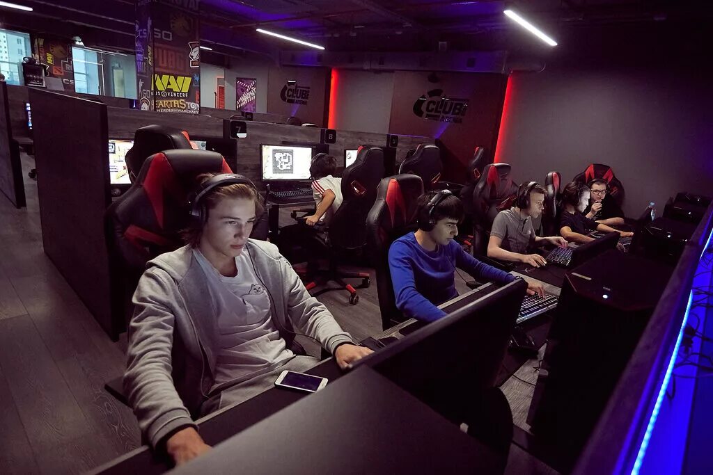 True gamers тюмень. Компьютерный клуб москва. Тругеймс. Cybergate красноярск. Киберспортивный клуб true gamers.