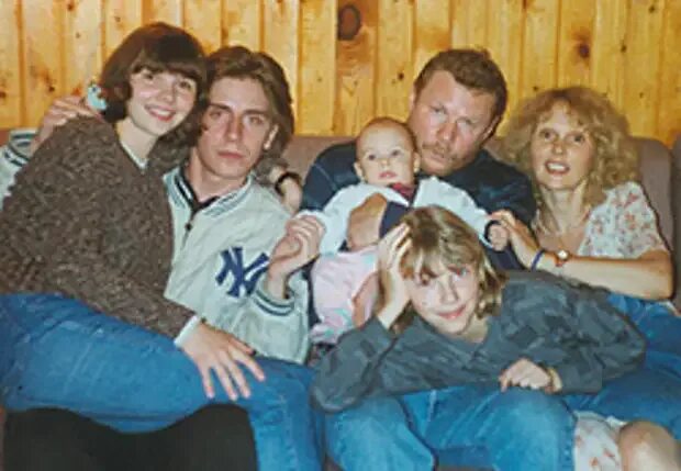 Сколько лет дочери соломина. Елизавета соломина дочь виталия. жена виталия соломина. внуки виталия соломина. жена и дети виталия соломина.