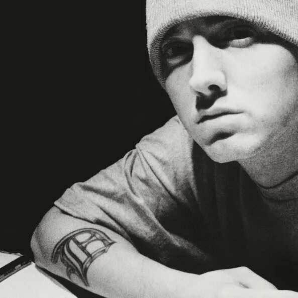 Eminem rabbit run. Eminem tattoo 2025. эминем татуировка хейли. эминем тату. эминем тату на ногах.