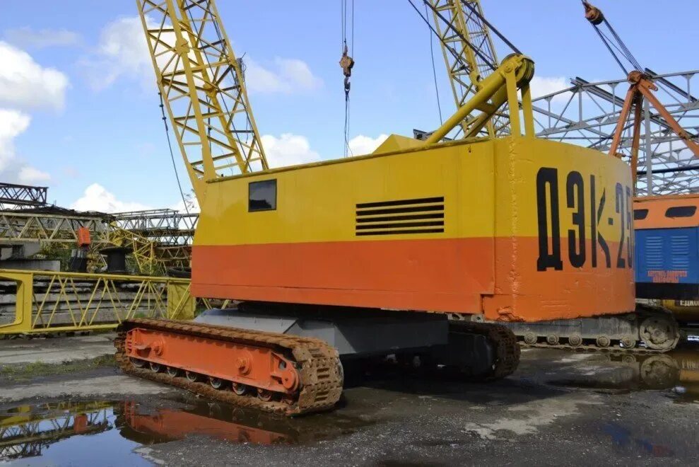Кран стреловой гусеничный дэк-251. Кран стреловой гусеничный дэк-251. Гусеничный кран дэк-250. Дэк-251 технические. Кран стреловой гусеничный дэк-251.