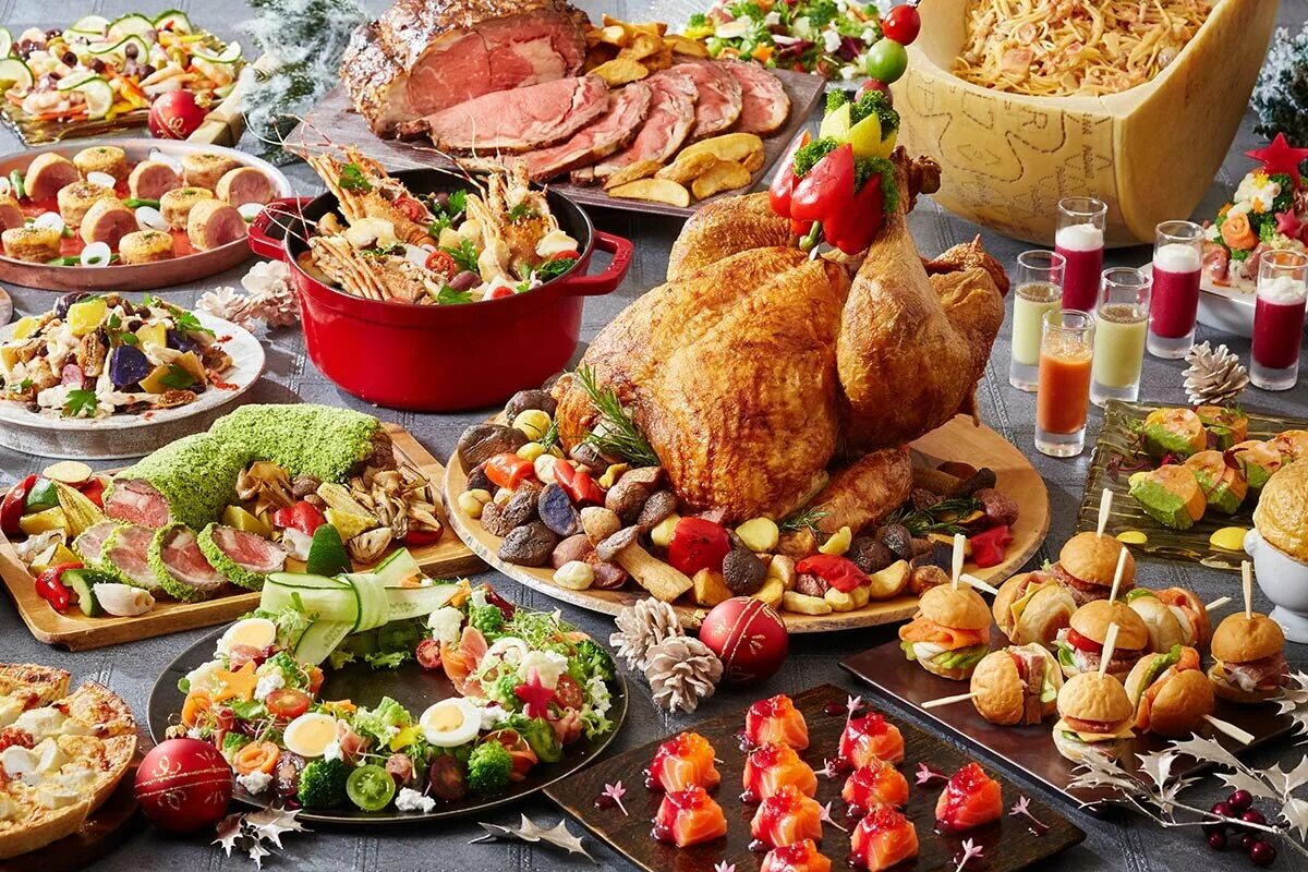 Греческий праздничный стол. Вкусный стол. Блюда на столе. Праздничный шведский стол. Сервировка шведского стола.