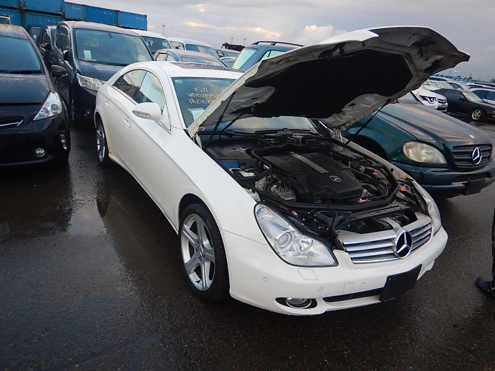 Разборы mercedes. Cls500 m113. Разбитый Мерседес CLS 500 2012. Разобранный Мерседес. Разбор Mercedes.