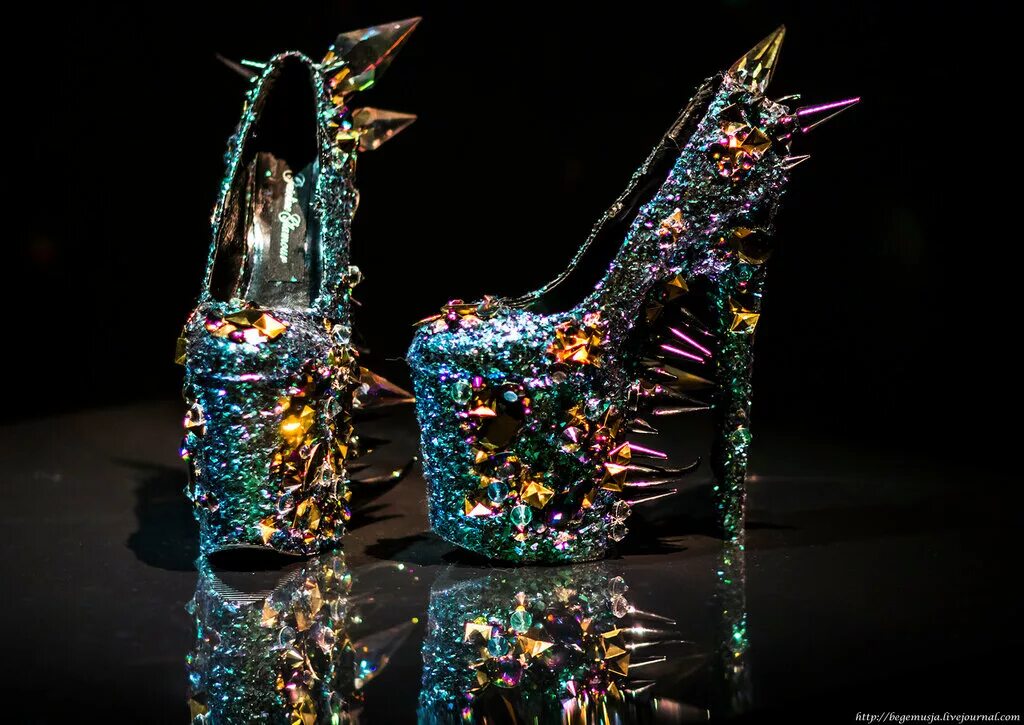 Обувь будущее. Туфли из будущего. Туфли будущего. Необычная обувь будущего. Туфли будущего.