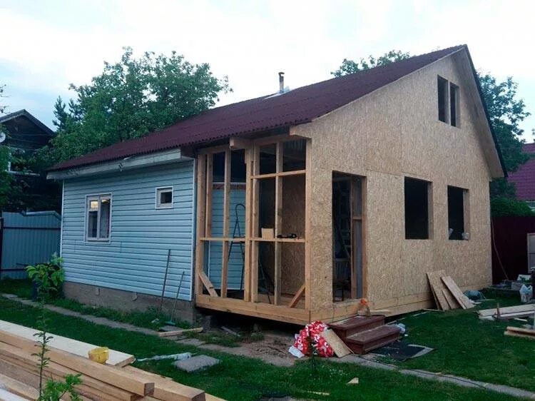 крыша пристройки. пристрой к дому из сип панелей. пристройка к дачному домику. пристройка из сип панелей. пристройка к дому из сип панелей.