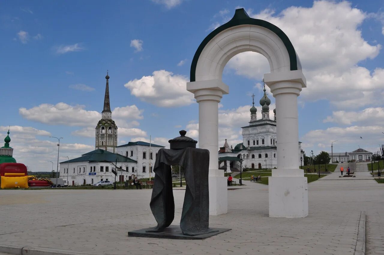 Пермь достопримечательности края. Достопримечательности соликамска пермский край. памятники архитектуры соликамска. город соликамск пермский край достопримечательности. соликамск памятник хлеб соль.