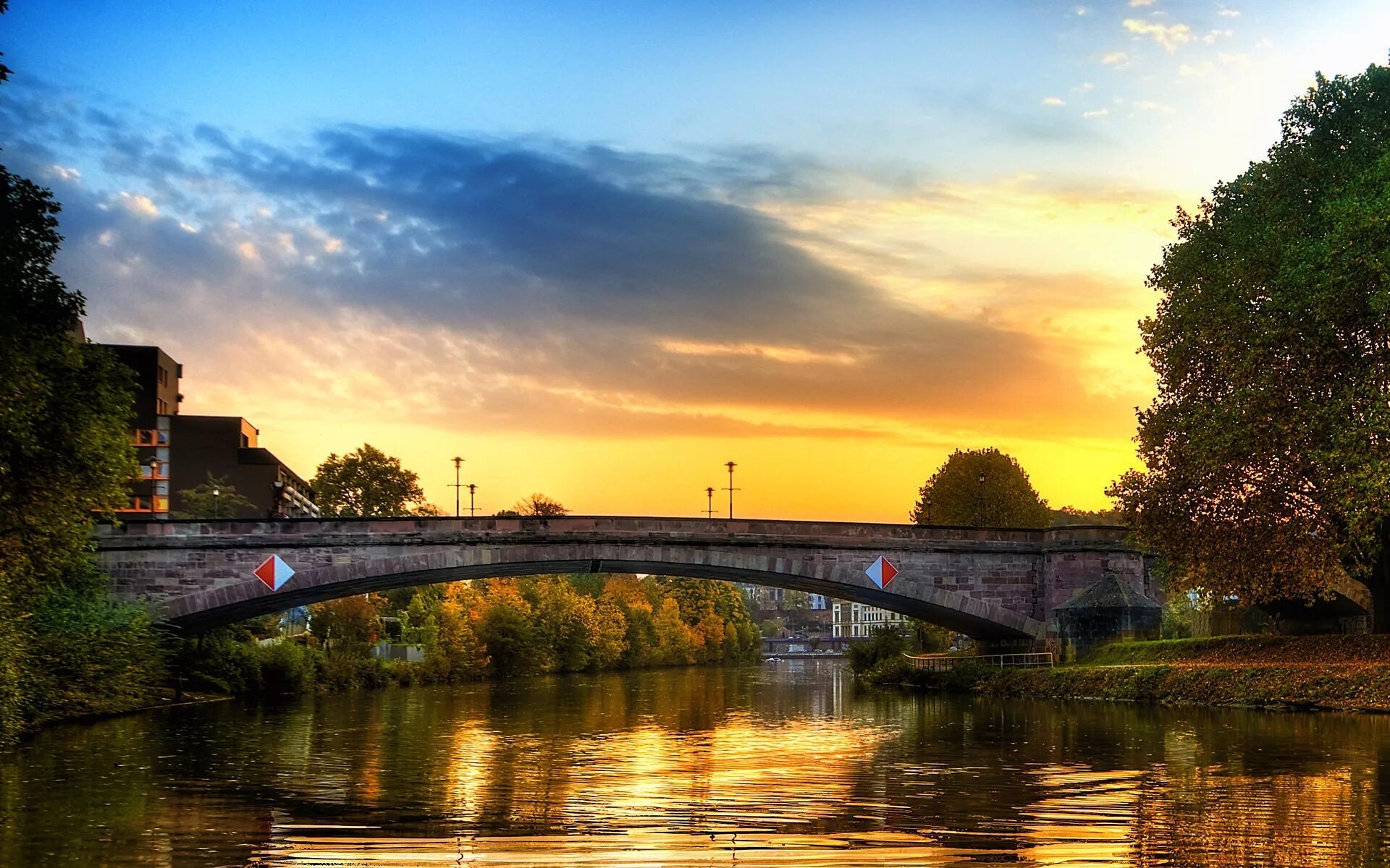 Uk most ru. Саарбрюккен Германия. Река в Саарбрюккене. Saarbrücken Саарбрюккен. Саарбрюккен HDR.