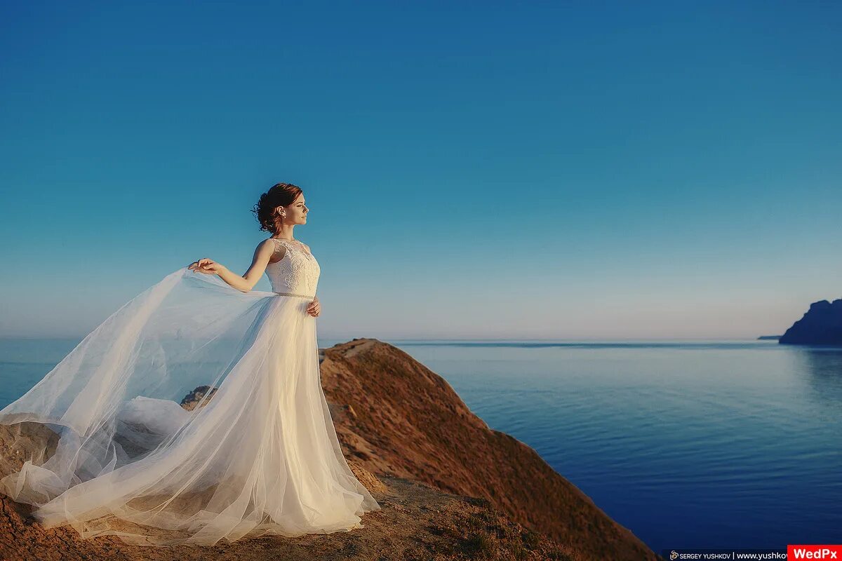 красивый ангел. свадебные локации в сочи. креативный фотограф. свадебная фотосессия. дети на озере.