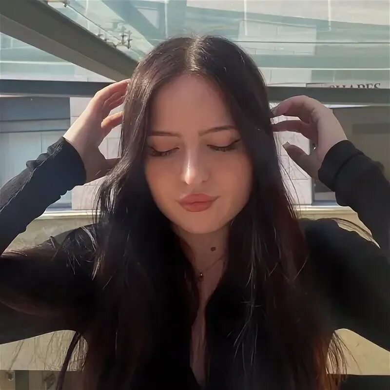 Варя колот. Варя колот. Варя колот. Картинка шо там коля. Варя колот.