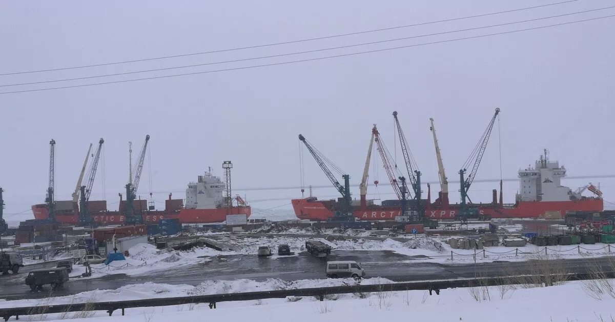 Норильск порт Дудинка. Порт Дудинка половодье. Порт Дудинка Норникель. ГМК Норникель Дудинка. Салехард дудинка