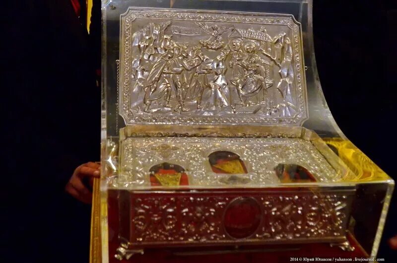 дары волхвов мощи. волхвы в иерусалиме у ирода. дары волхвов в монастыре на афоне. дары волхвов мощи. сокровища волхвов.