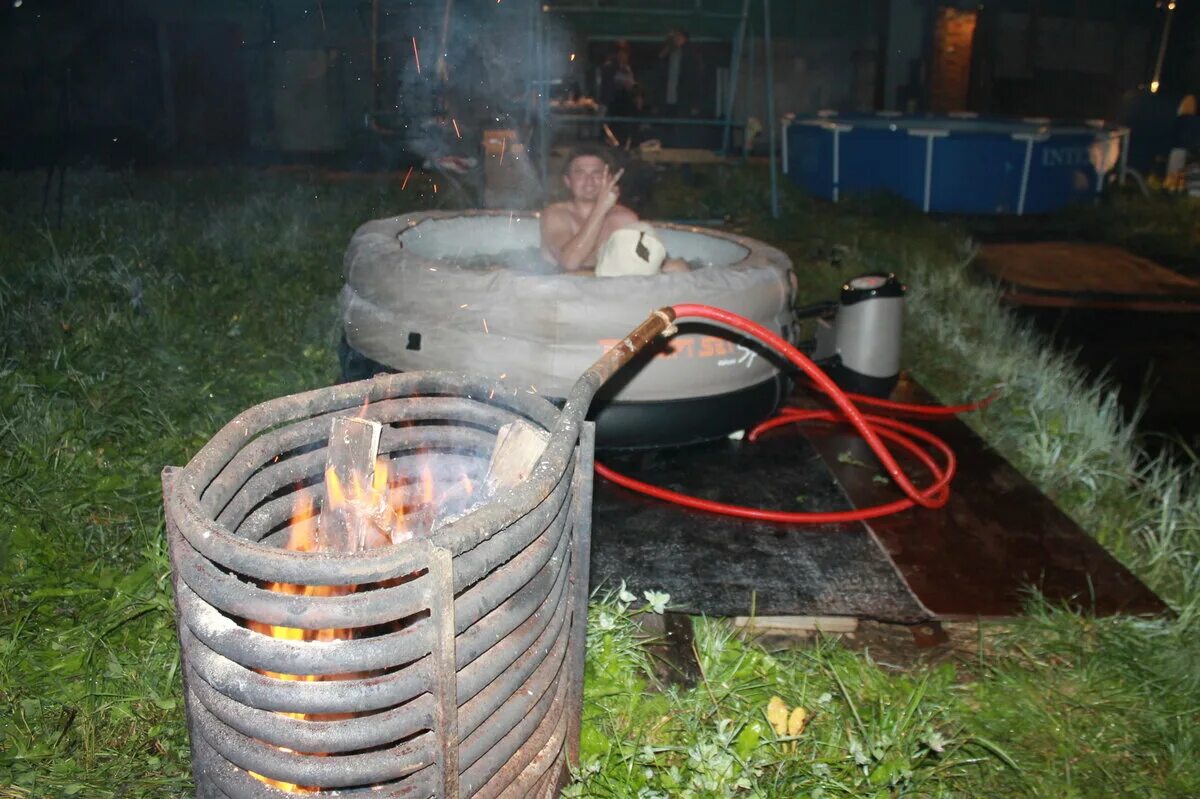 Солнечный нагреватель самоделки. Дровяной водонагреватель алмар. Теплообменник водяной контур змеевик. Самодельный нагреватель воды. Солнечный коллектор коллектор самоделки.