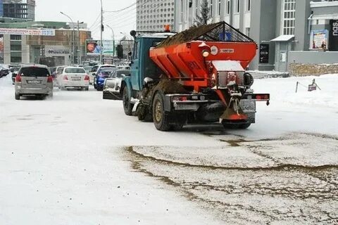 Посыпка песком дорог
