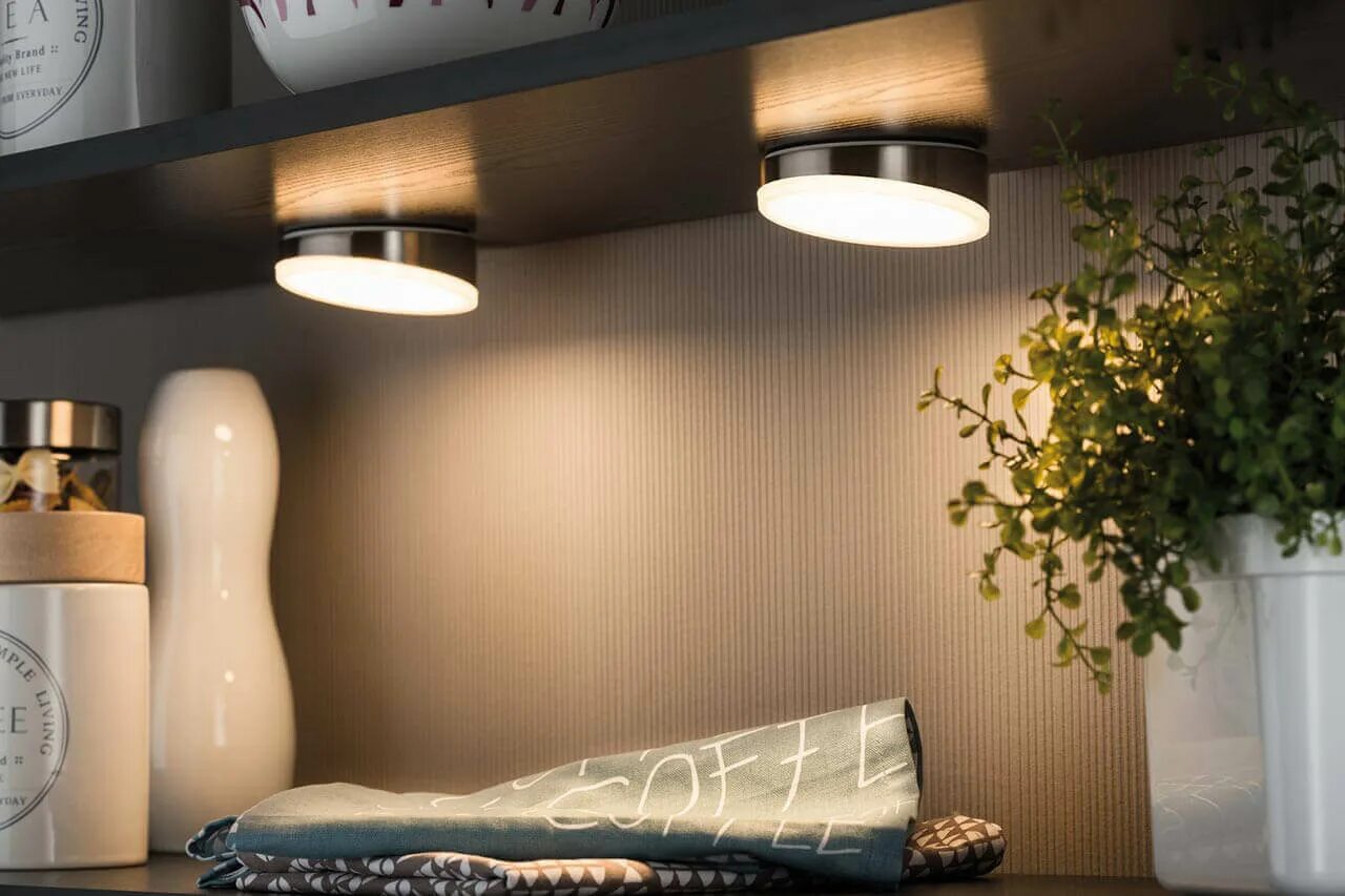 подсветка двора. свет на электромашинку. светильник светодиодный трековый cl 520020 30w. светодиодная лента на кухню. лампочки нейтрально белого света.