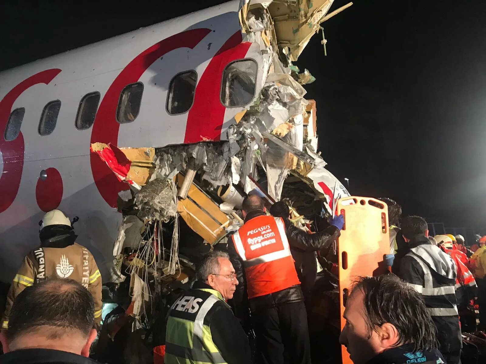 Боинг 737 авиакатастрофа. Катастрофа atr 72 под тюменью. У самолета сорвало крышу. Катастрофа boeing 737 под шарм-эш-шейхом. Боинг 737 авиакатастрофа.