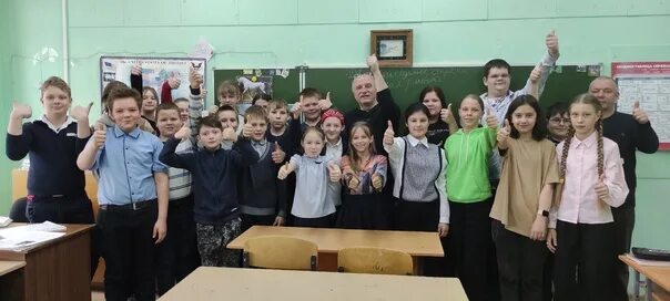 5 б класс 2023 год. 1а класс 2023 гимназия примакова. Выпускники с учителями. Лицей 488 учителя английского. 4 б класс 2023.